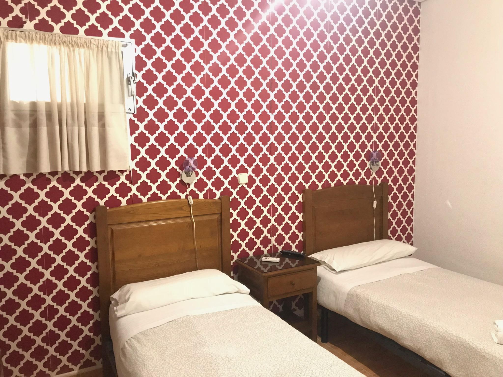 מדריד Hostal Los Perales מראה חיצוני תמונה A room at the hotel