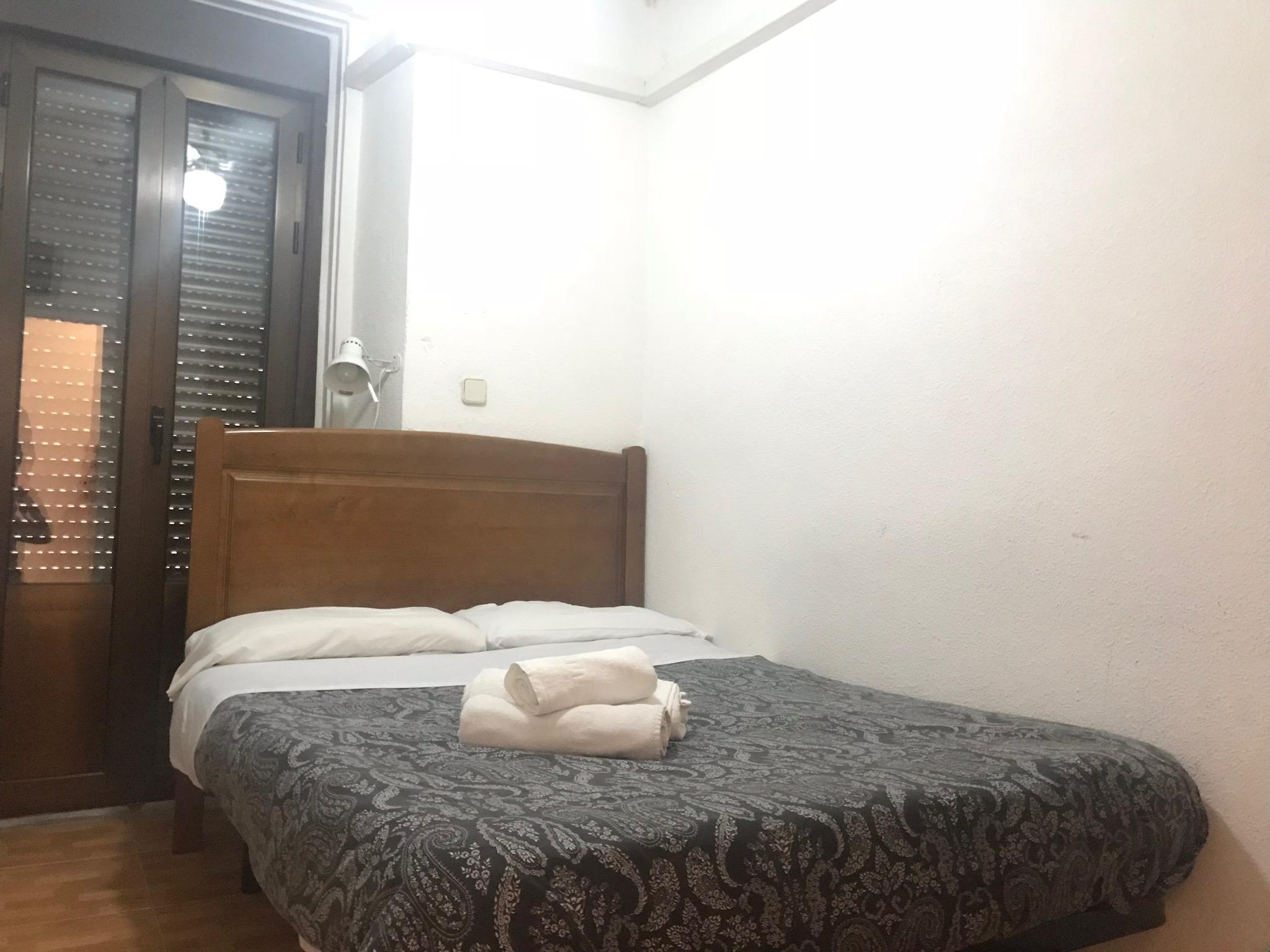 מדריד Hostal Los Perales מראה חיצוני תמונה A room at the hotel