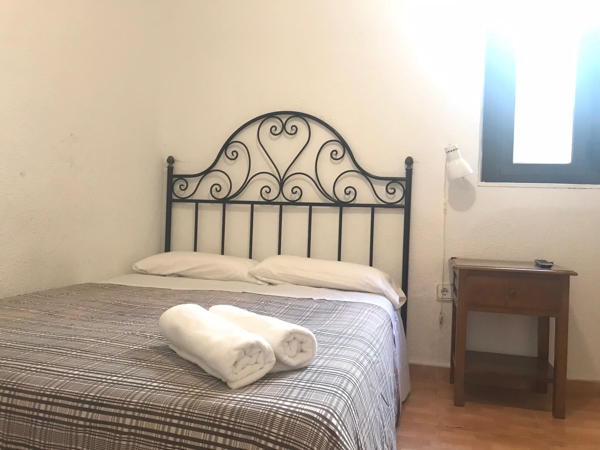 מדריד Hostal Los Perales מראה חיצוני תמונה A guest room at the hotel