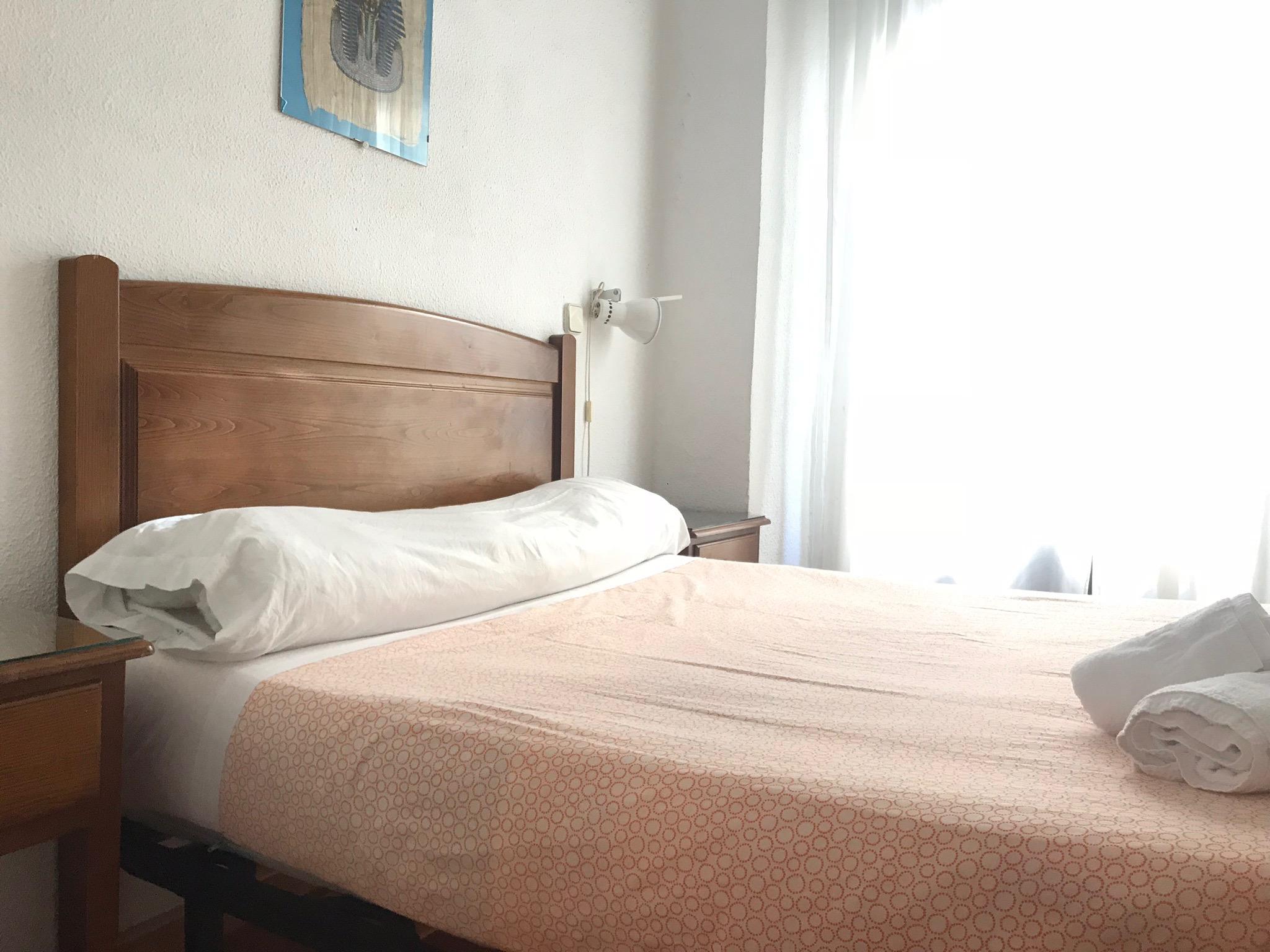 מדריד Hostal Los Perales מראה חיצוני תמונה A bed