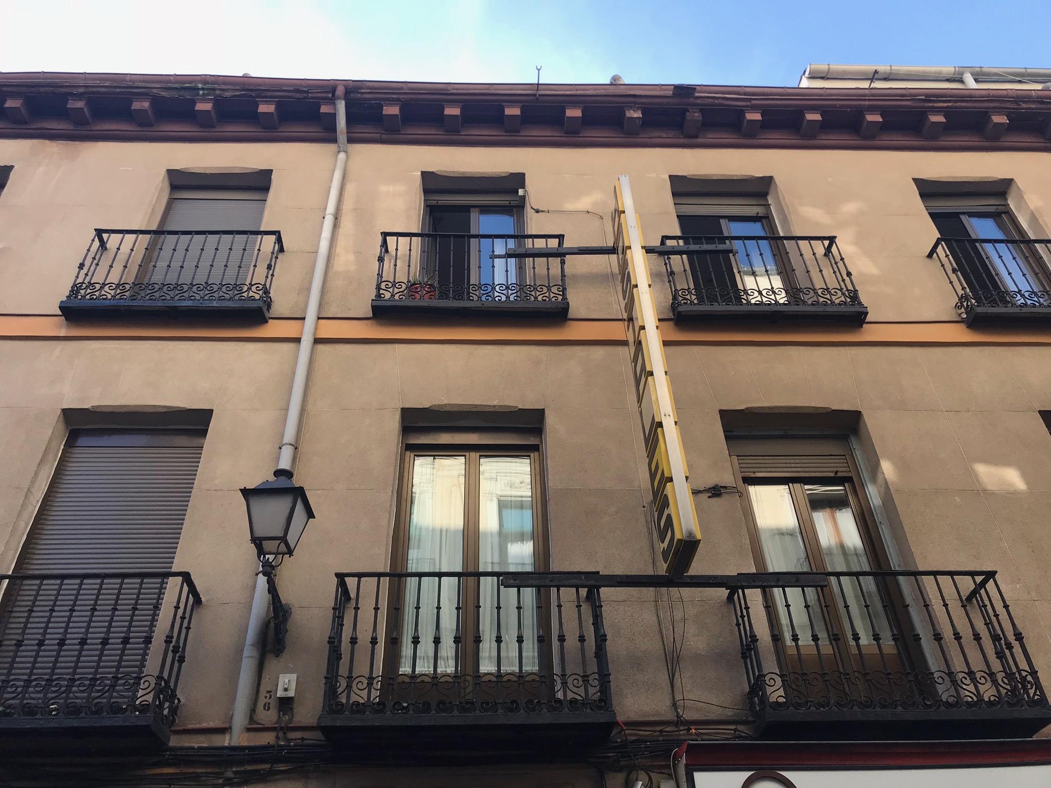 מדריד Hostal Los Perales מראה חיצוני תמונה The house of Francisco de Quevedo in Madrid